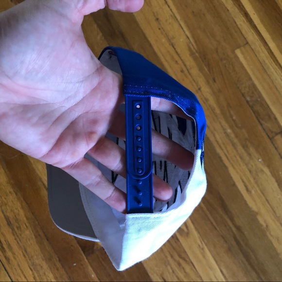 Customizable SnapBack hat - Picture 4 of 7